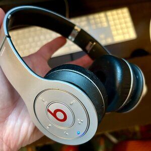 Beats by Dr. Dre Wireless Headphones (1st Gen)